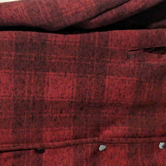 ⭐️Stillwater 🐴Red Plaid Snap Sweater - Picture 2 of 12